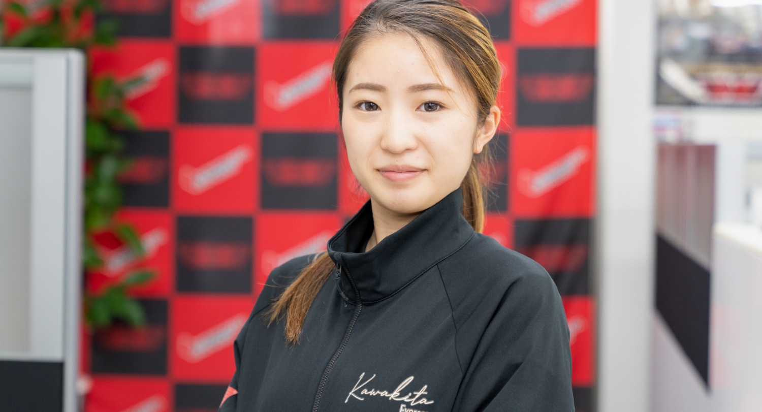 廣森凜華,女性トラックドライバー,トラック女子|株式会社カワキタエクスプレスは三重県亀山市のセノプロ仕様のトラック運送会社です。大型,4トン,4t,中型,トラック運転手,トラックドライバー,トラックチャーター便,セノプロ,三重県,亀山市,津市,鈴鹿市,四日市市,物流